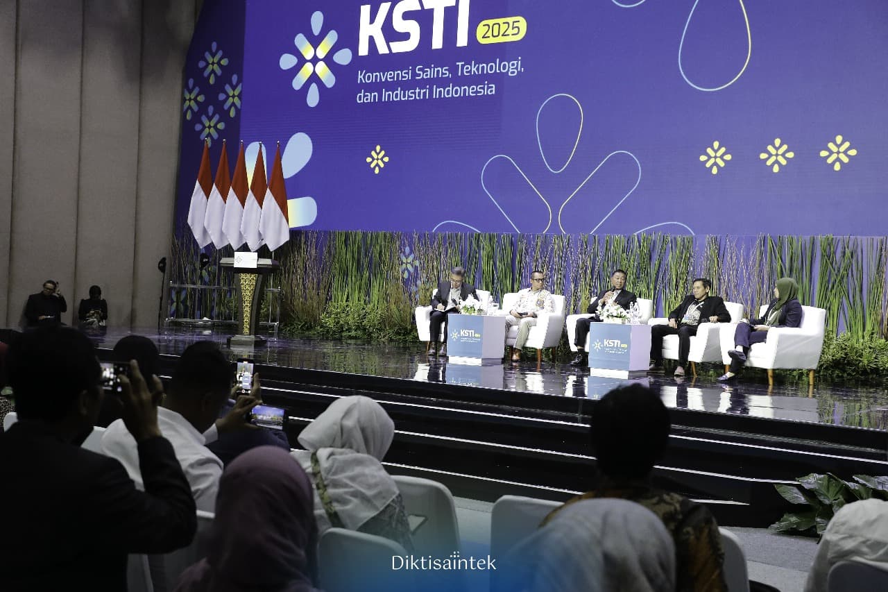 Ruang Informatif Peradaban Digitalisasi Hadir di KSTI 2025