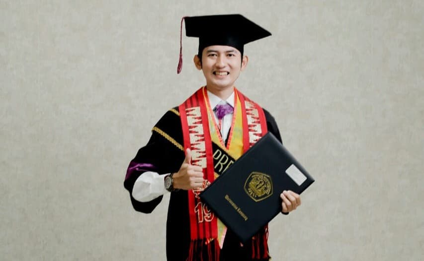 Dari Desa Terpencil Menuju Puncak Prestasi: Perjalanan Inspiratif Asep Perdiansyah dalam Dunia Pendidikan