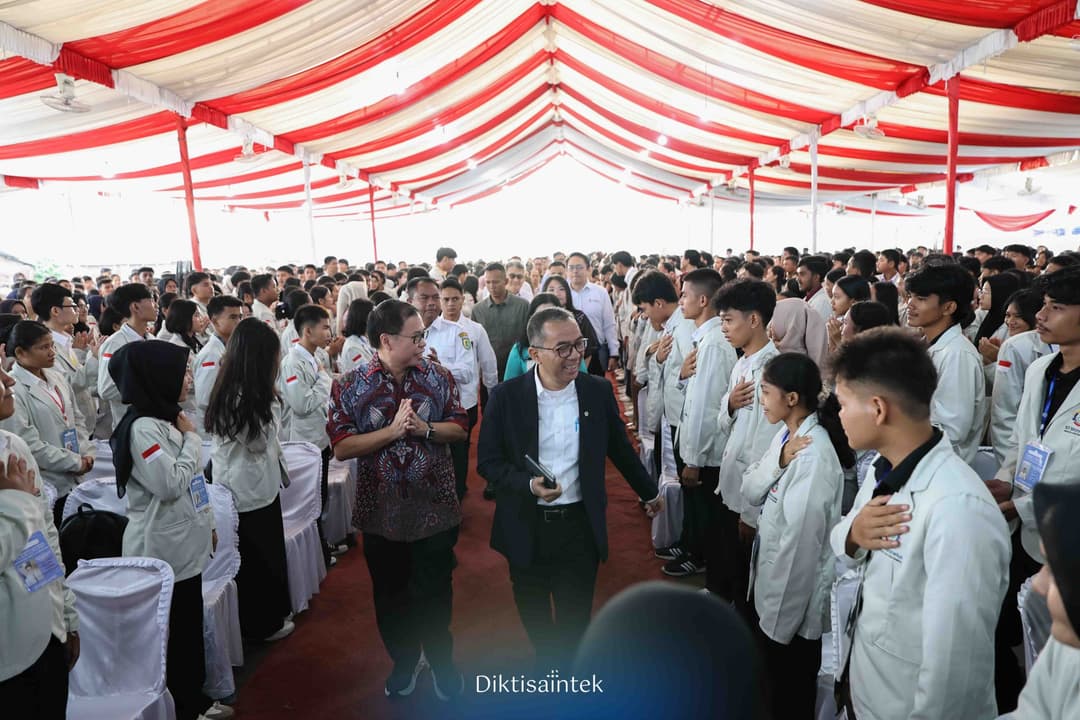 Mendiktisaintek Memberikan Sambutan di Pembukaan PKKMB Universitas Satya Serra Bhinneka Medan