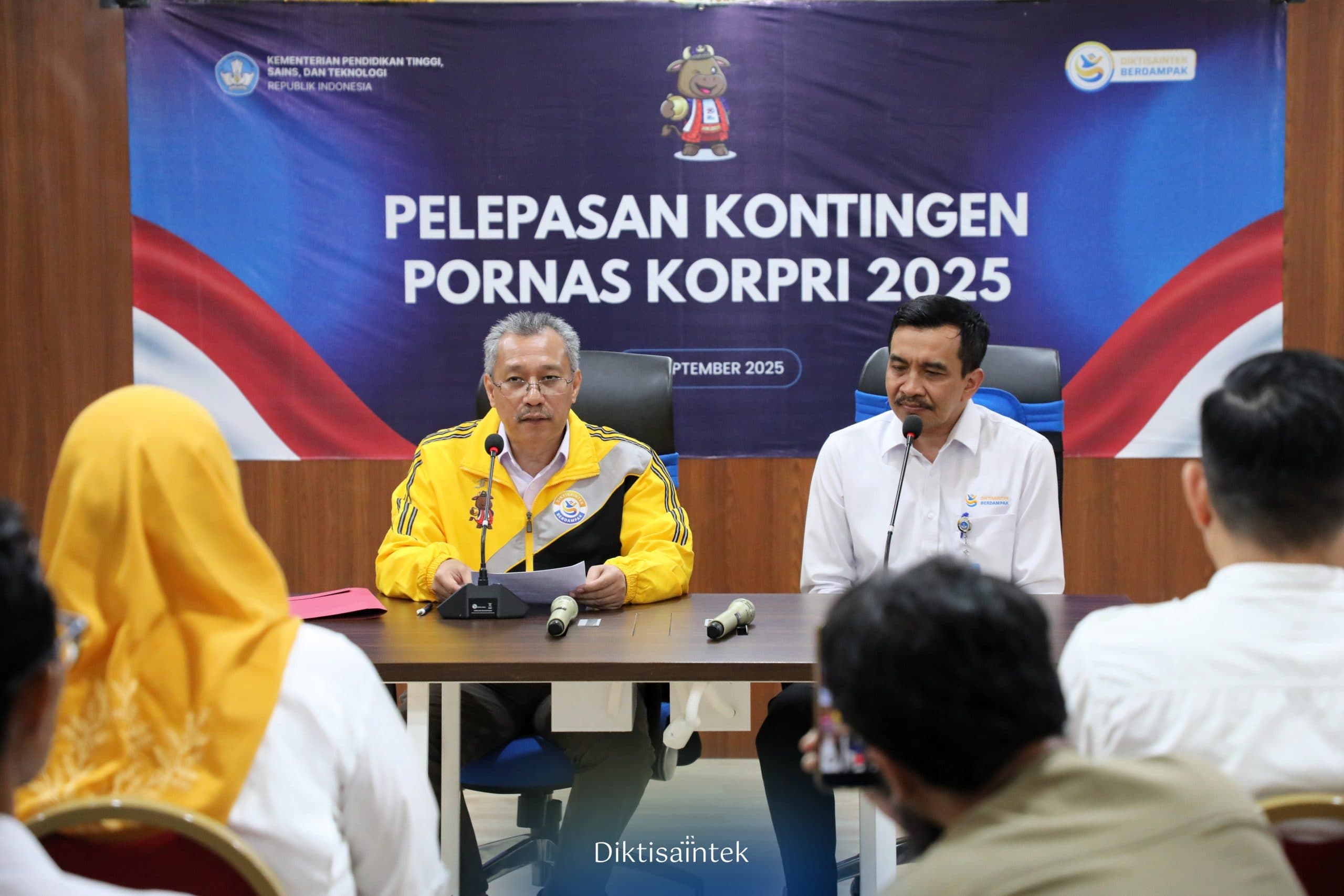 Dukung Semangat Sportivitas, Kemdiktisaintek Lepas Kontingen Pornas XVII KORPRI 2025