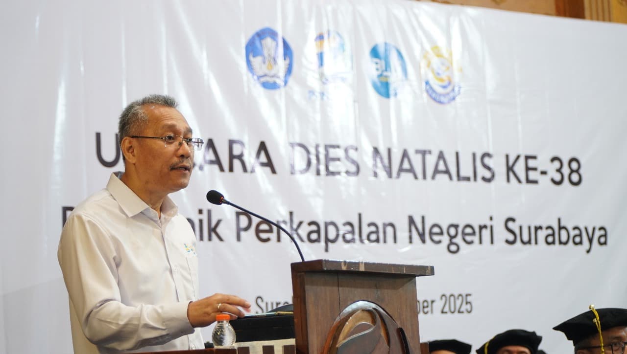 Sesjen Kemdiktisaintek Sampaikan Orasi Ilmiah tentang Kolaborasi Inovatif untuk Maritim Indonesia Berdampak di Dies Natalis PPNS