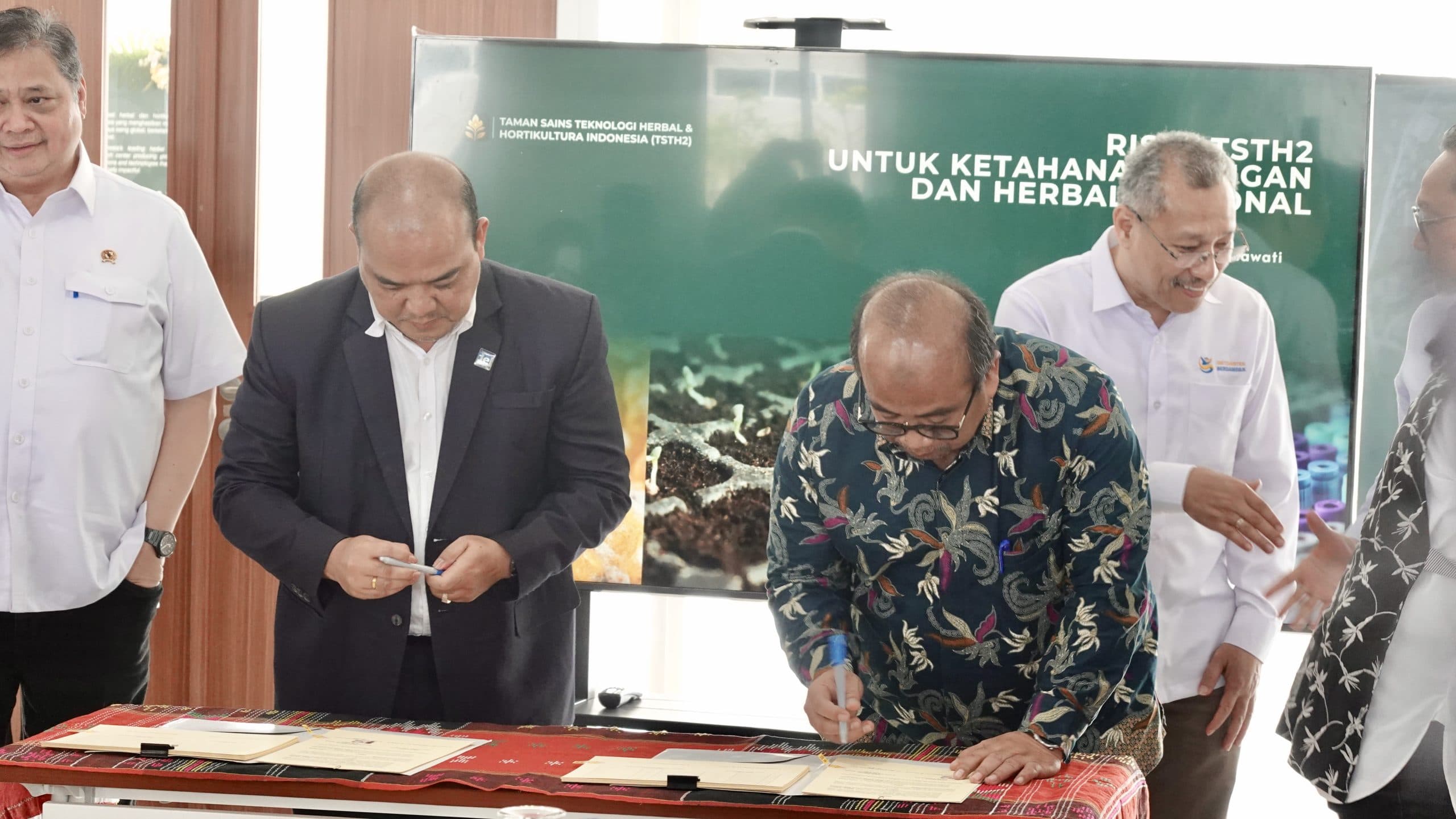 Kemdiktisaintek-Kementerian PU dan  Kemdiktisaintek-IT Del Jalin Kerja Sama untuk Ketahanan Pangan Nasional