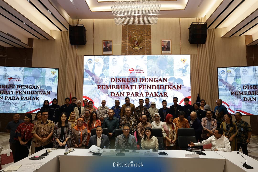 Wamendiktisaintek melakukan Diskusi dengan Pemerihati Pendidikan dan Para Pakar