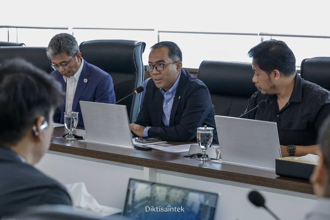 Audiensi Mendiktisaintek dengan International Academicians Science and Technology Innovation Centre (IASTIC)