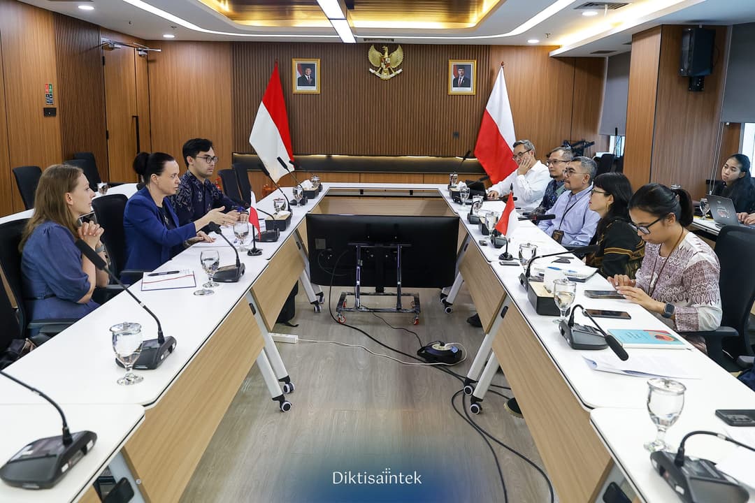 Wamendiktisaintek bertemu dengan Duta Besar Polandia di Lingkungan Kemdiktisaintek