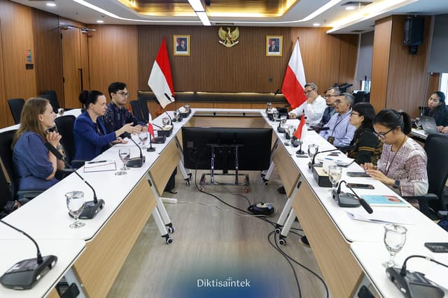Wamendiktisaintek bertemu dengan Duta Besar Polandia di Lingkungan Kemdiktisaintek