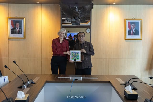 Kemdiktisaintek-University of Queensland Perluas Peluang Double Degree dan Riset Bersama