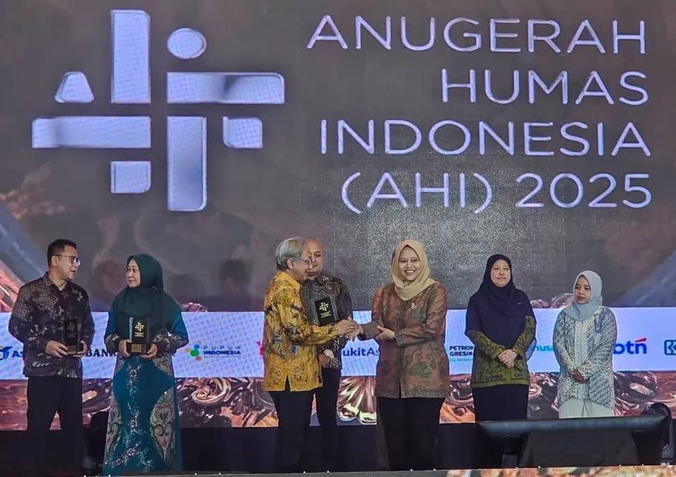 Perkuat Komitmen Komunikasi Publik Profesional, UNDIP Raih Penghargaan AHI 2025