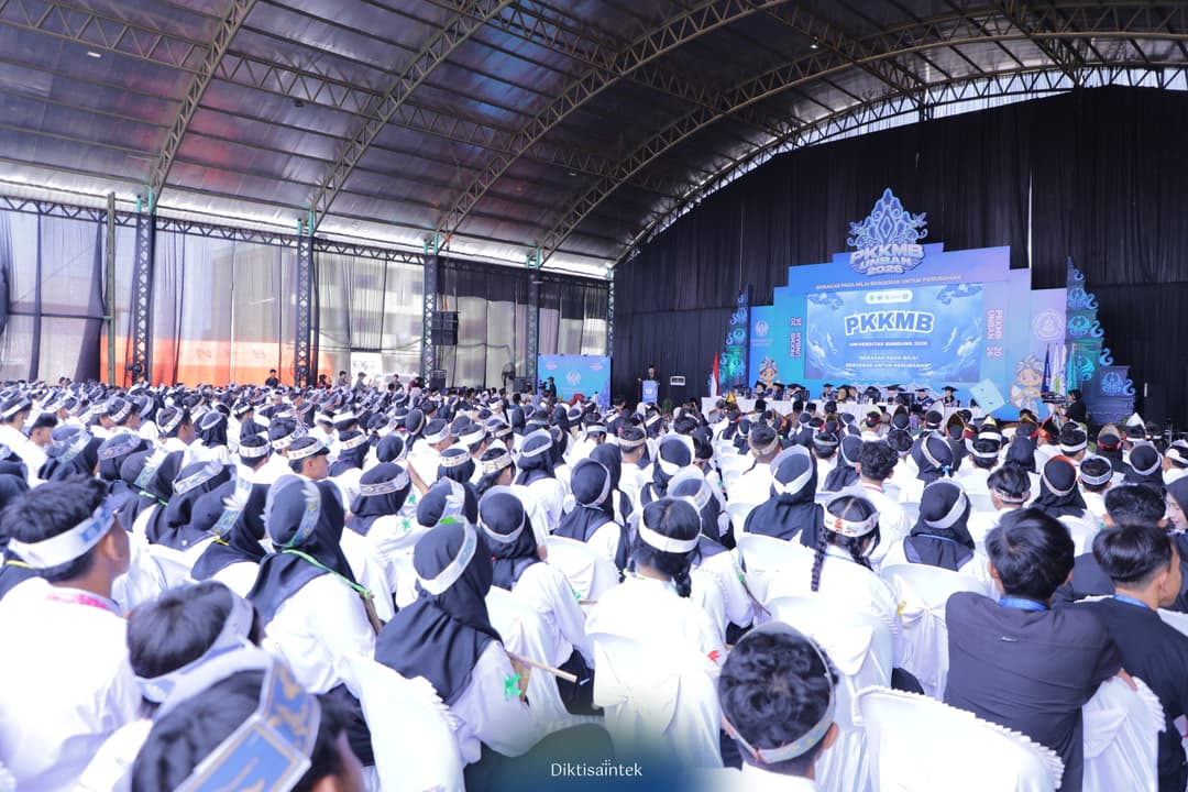 Sekretaris Jenderal Kemdiktisaintek Menghadiri PKKMB Universitas Bandung