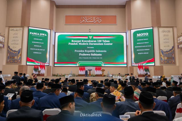 Mendiktisaintek Menghadiri Acara Peringatan 100 Tahun Pondok Modern Darussalam Gontor
