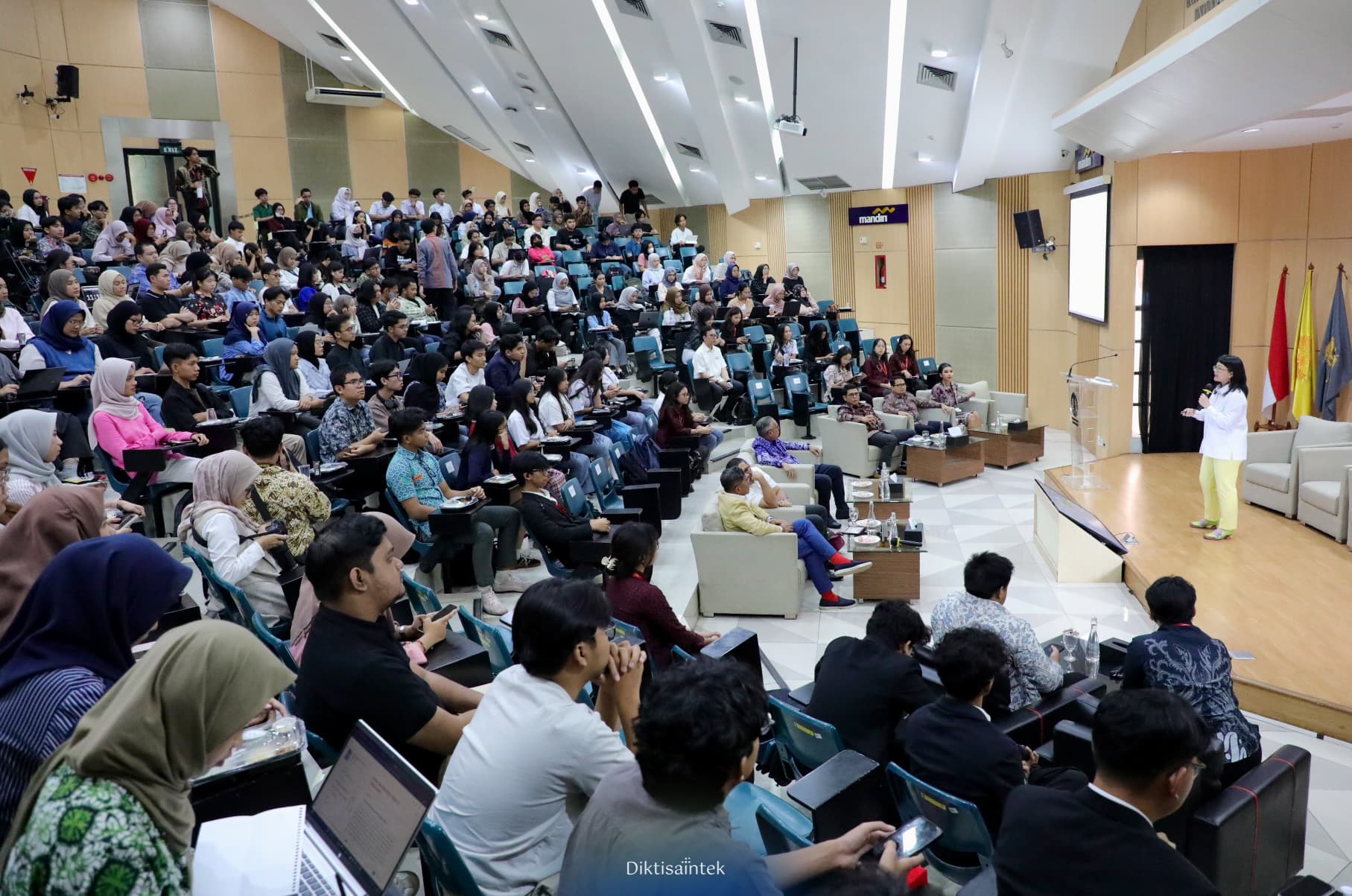 Wamendiktisaintek Tekankan Peran Kampus dalam Pertumbuhan Ekonomi Nasional