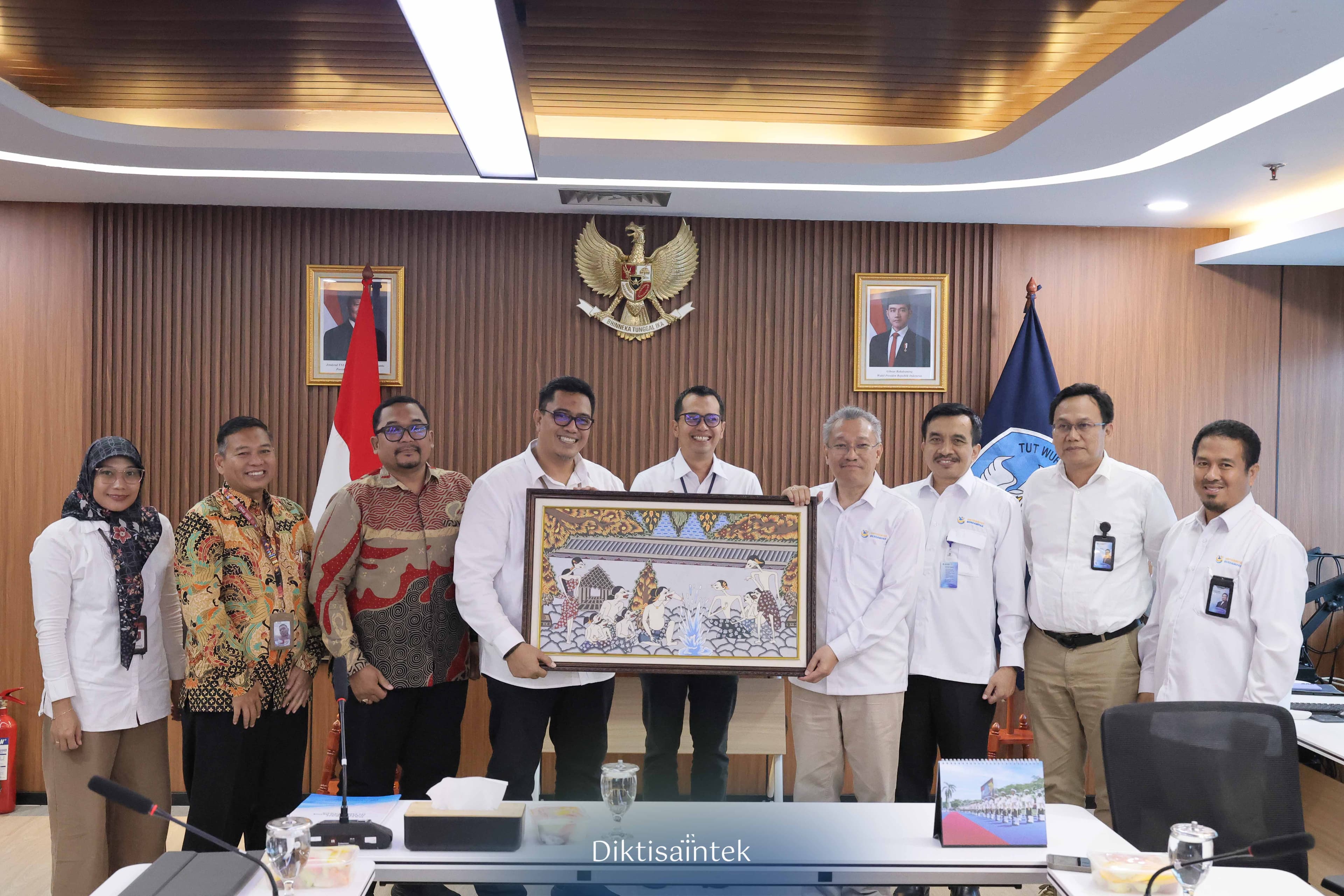 Kemdiktisaintek Terima Hibah Karya Seni ISI Surakarta