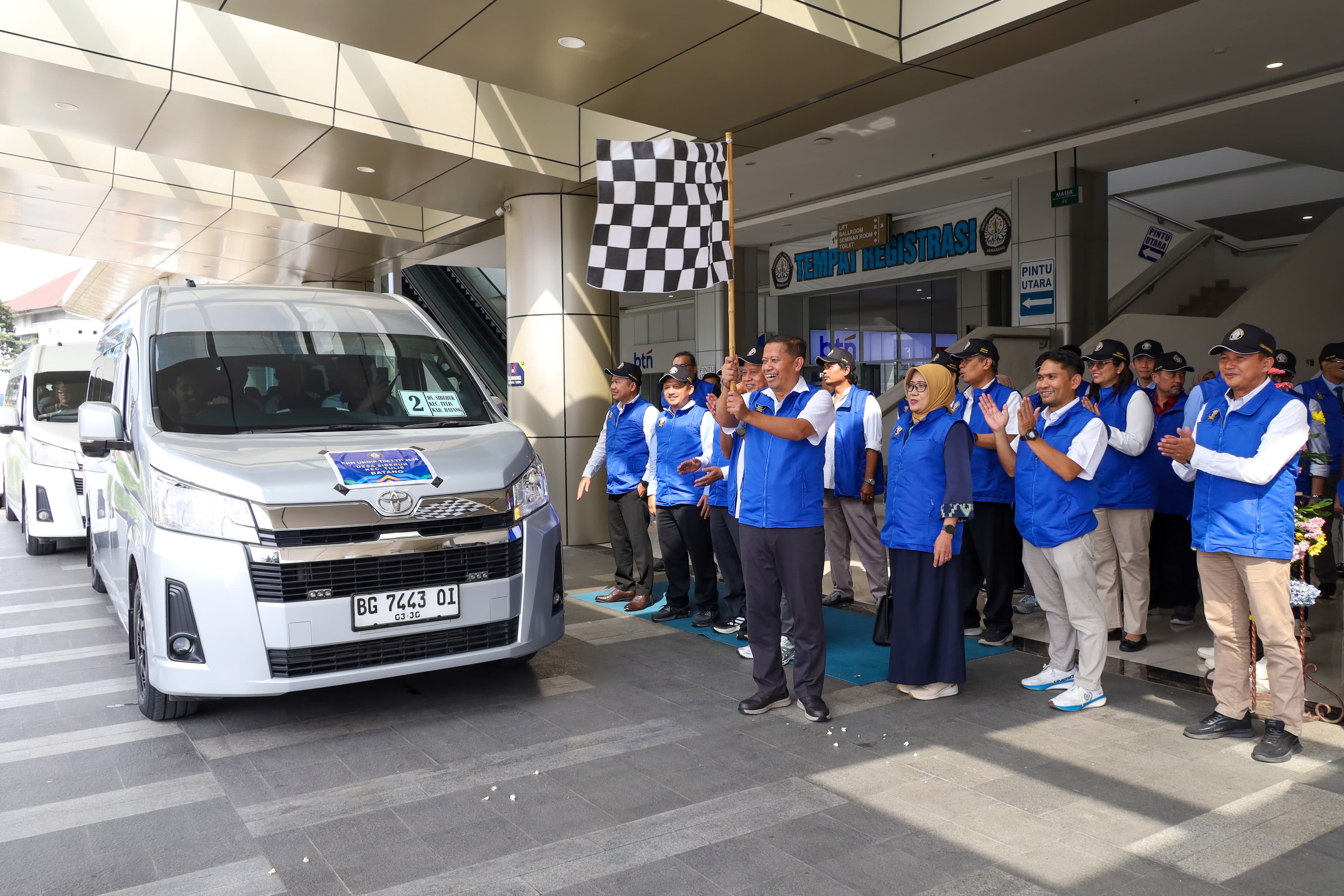 UNDIP Berangkatkan 2.102 Mahasiswa KKN, Rektor Tekankan Etika, Keselamatan, dan Kebermanfaatan