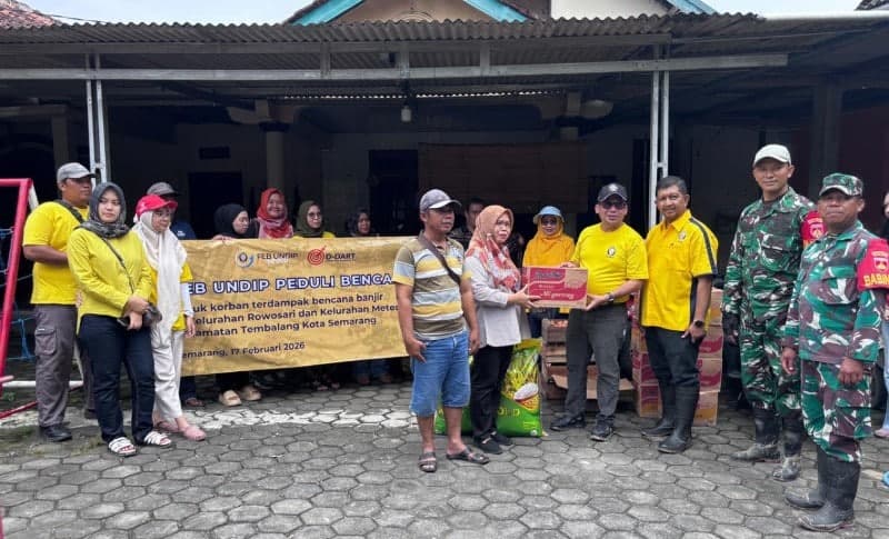 Tim D-DART FEB UNDIP Salurkan Bantuan bagi Korban Banjir Luapan Kali Babon