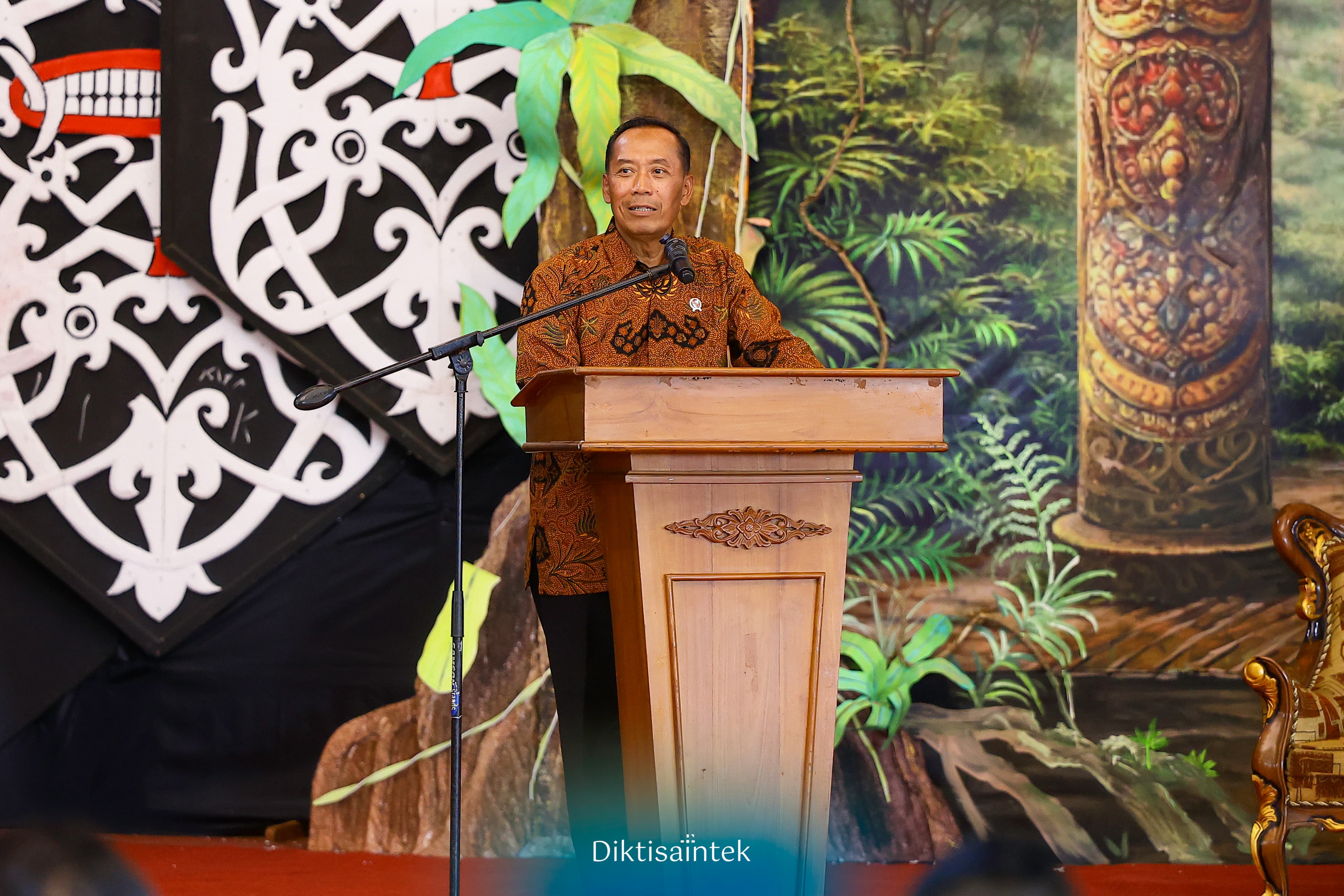Atasi Kebutuhan Tenaga Medis, Kemdiktisaintek Perkuat Akselerasi Program Pendidikan Dokter Spesialis di Kalbar 