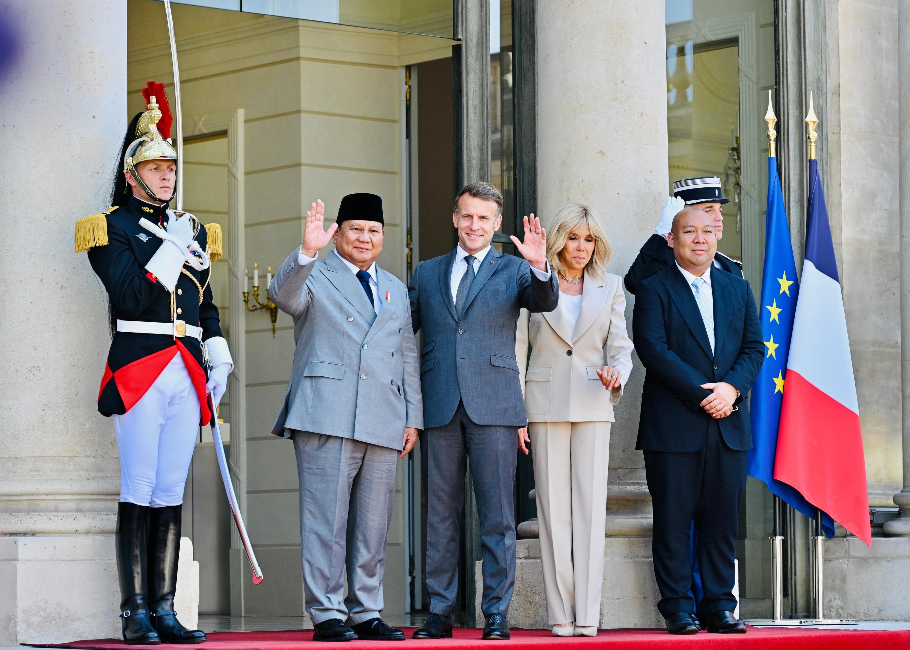 Dikawal 146 Pasukan Berkuda, Presiden Prabowo Tiba di Istana Élysée untuk Bertemu Presiden Macron