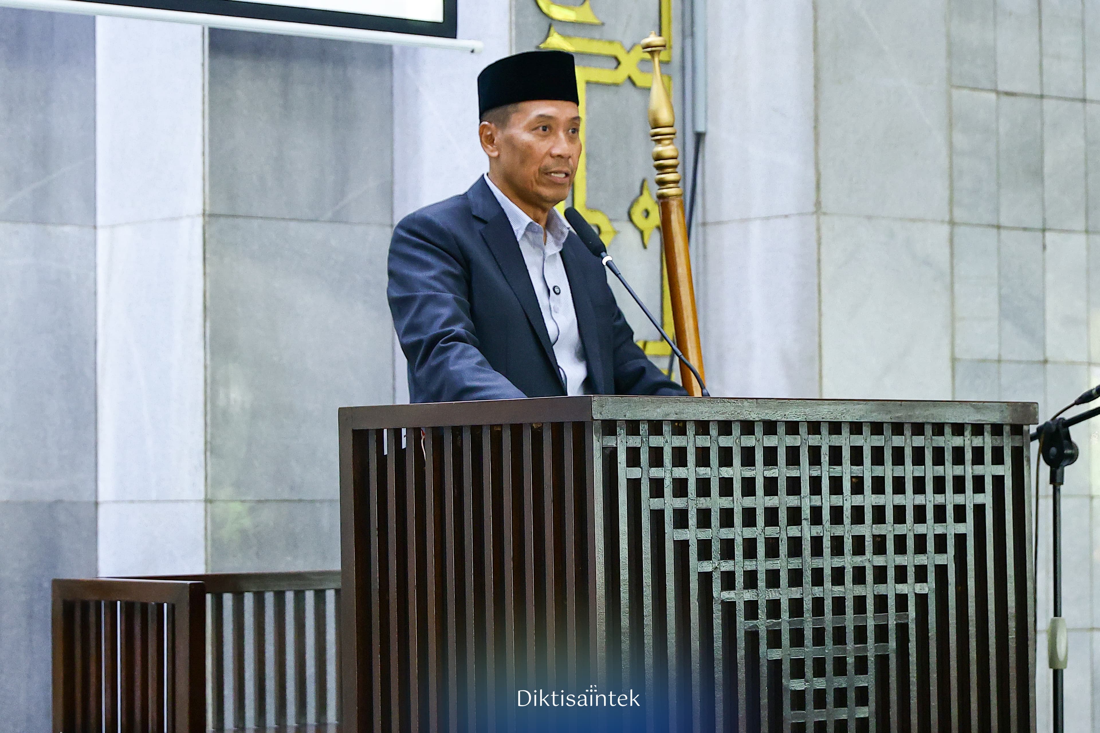 Khutbah Iduladha di UI, Wamendiktisaintek Ajak Sivitas Akademika Kuasai Iptek Berbasis Nilai Moral dan Spiritual