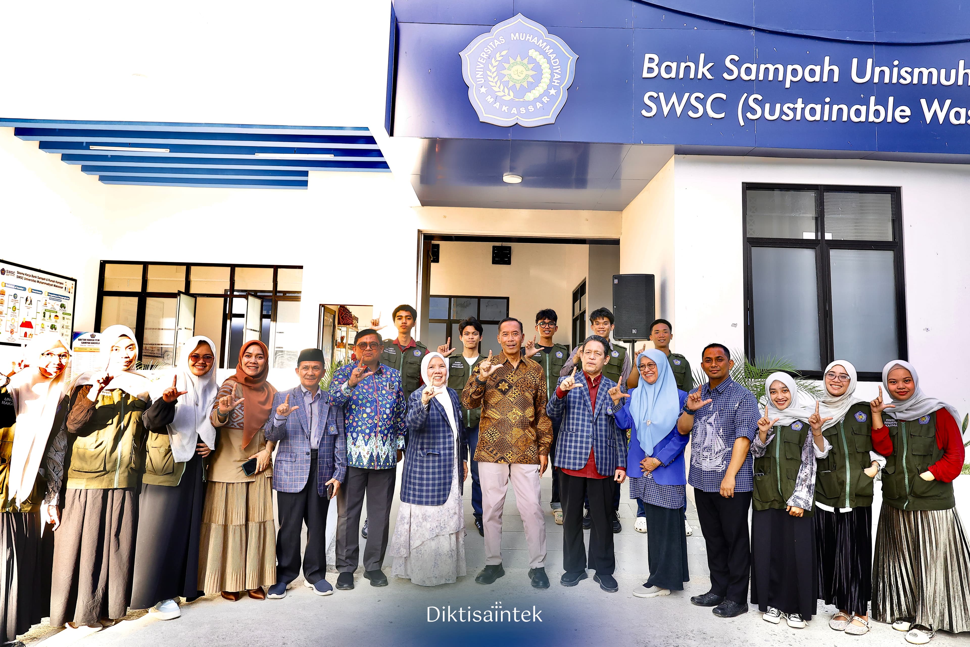 Wamendiktisaintek Tinjau Hasil Hilirisasi Riset Pengelolaan Sampah di Makassar