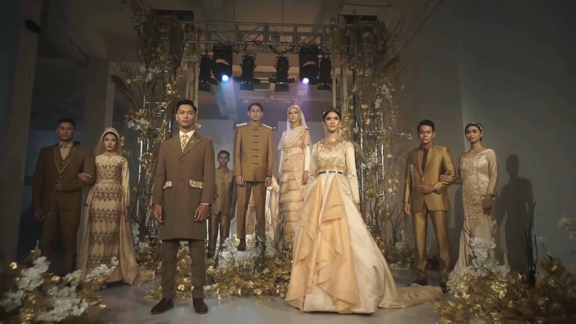 BERKARYA DI TENGAH PANDEMI: DESAINER MUDA UNESA GELAR VIRTUAL FASHION SHOW BERTEMA CERITA RAKYAT NUSANTARA