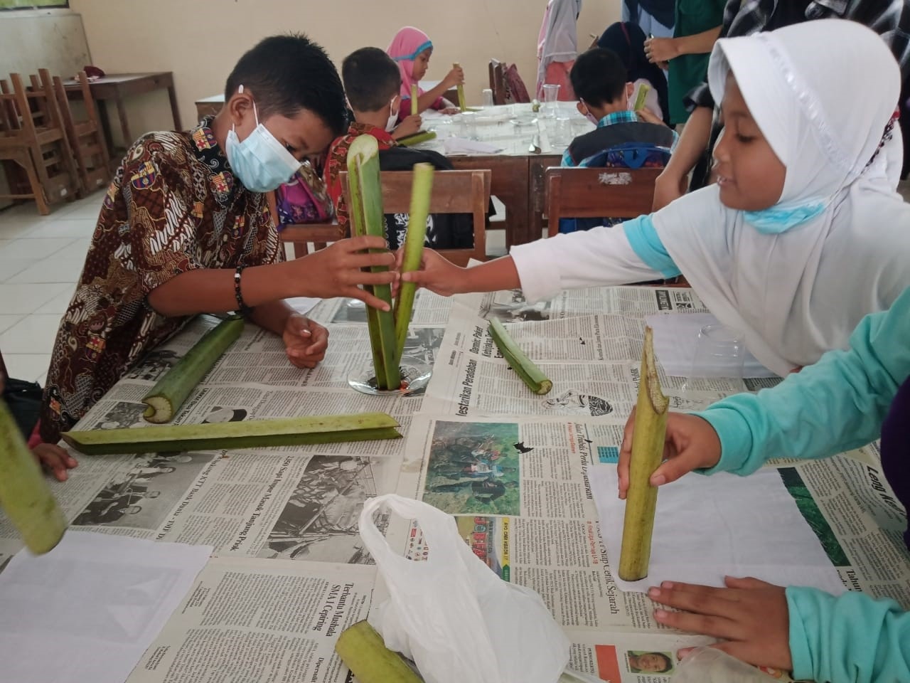 Untuk menjadi guru dan membagikan ilmu, tidak harus berlatar belakang jurusan pendidikan