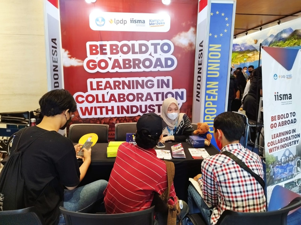 Program IISMA Hadir pada Pameran Edukasi Uni Eropa (EHEF) 2022