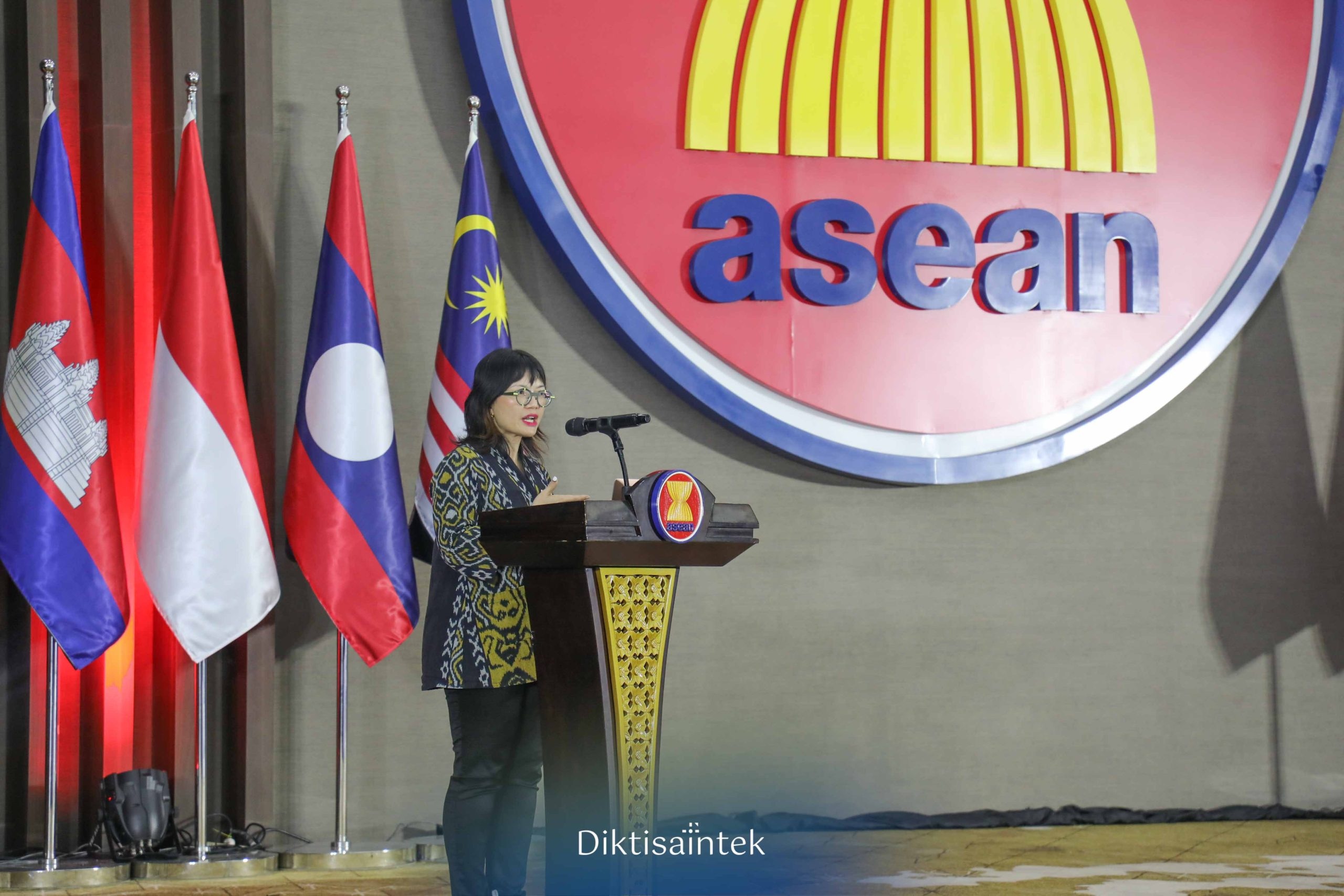 Wamendiktisaintek Sampaikan Pandangan Terkait Artificial Intelligence di Sekretariat ASEAN