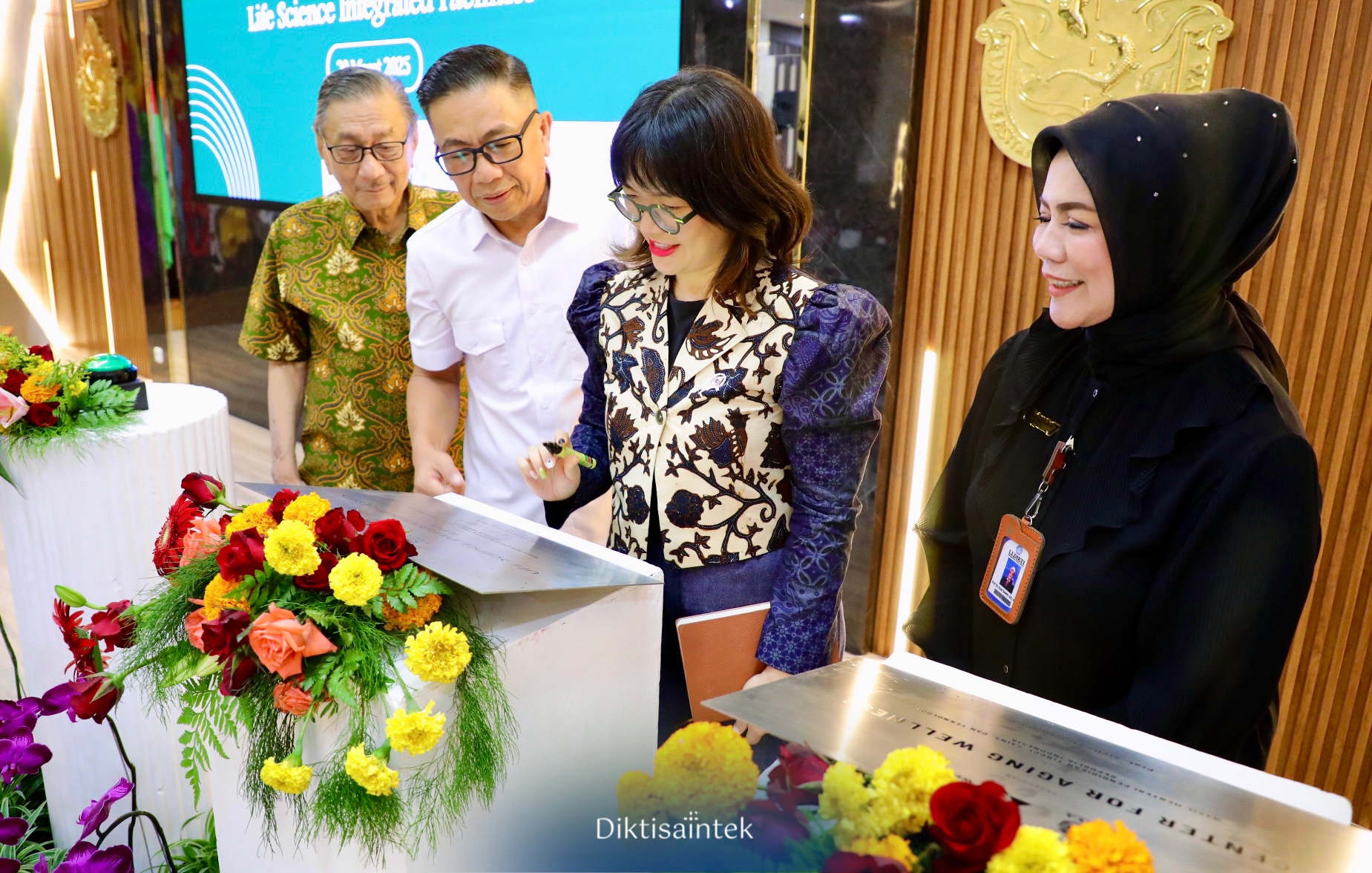 Wamen Stella Dukung Riset Interdisipliner dalam Teknologi dan Kesehatan Lansia di Ubaya