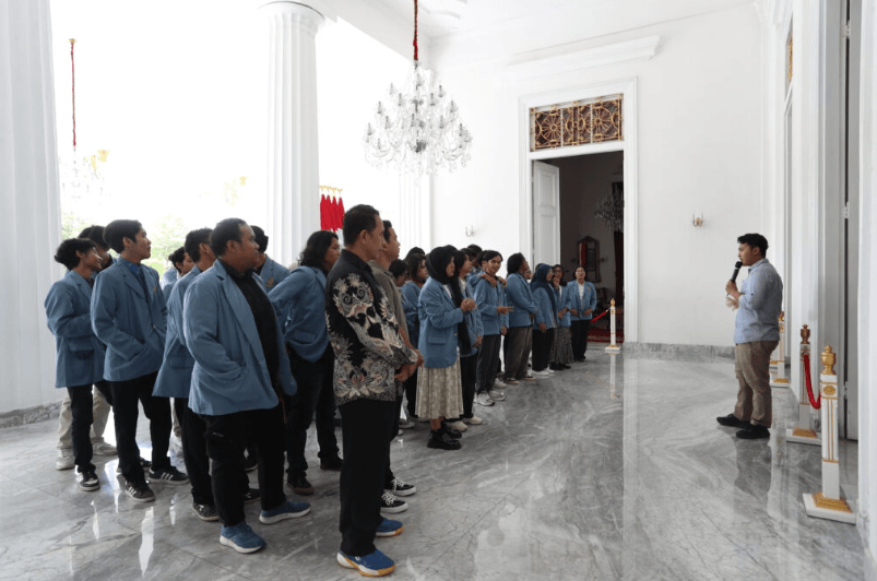 Mahasiswa Desain Media FSRD ISI Yogyakarta Kunjungi Istana Kepresidenan Yogyakarta
