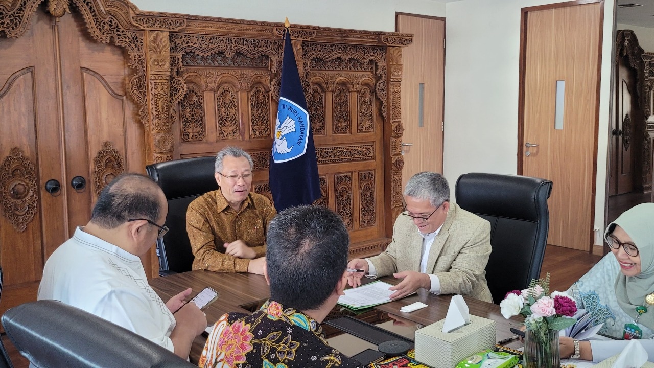 Sesjen Kemdiktisaintek dan UPNVJ Memperkuat Koordinasi dalam Tata Kelola BMN