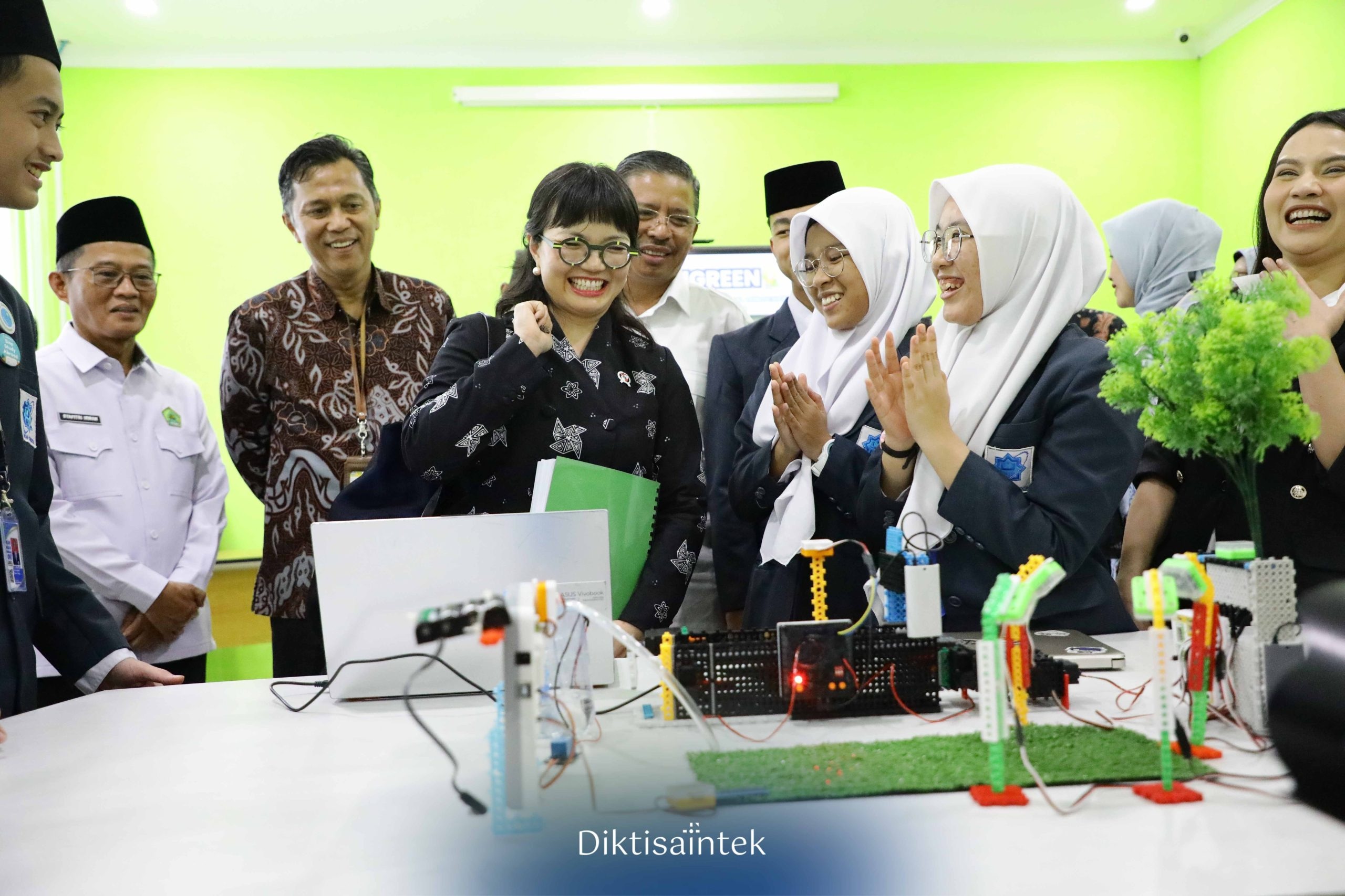 Pola Pikir Riset dan Pengelolaan Sistem Pendidikan: Kunci Transformasi yang Berkelanjutan