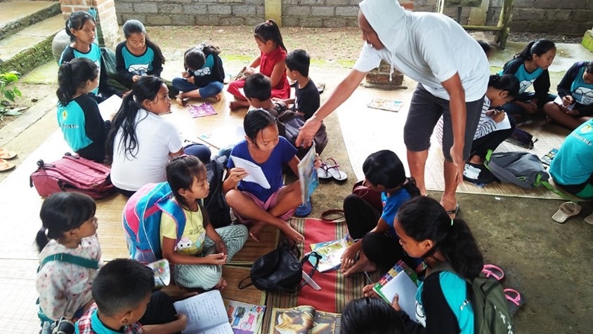 Kiprah Dosen Undiksha, Dr. I Wayan Artika: Gagas Literasi Akar Rumput, Gerakan Sunyi yang Menumbuhkan Harapan