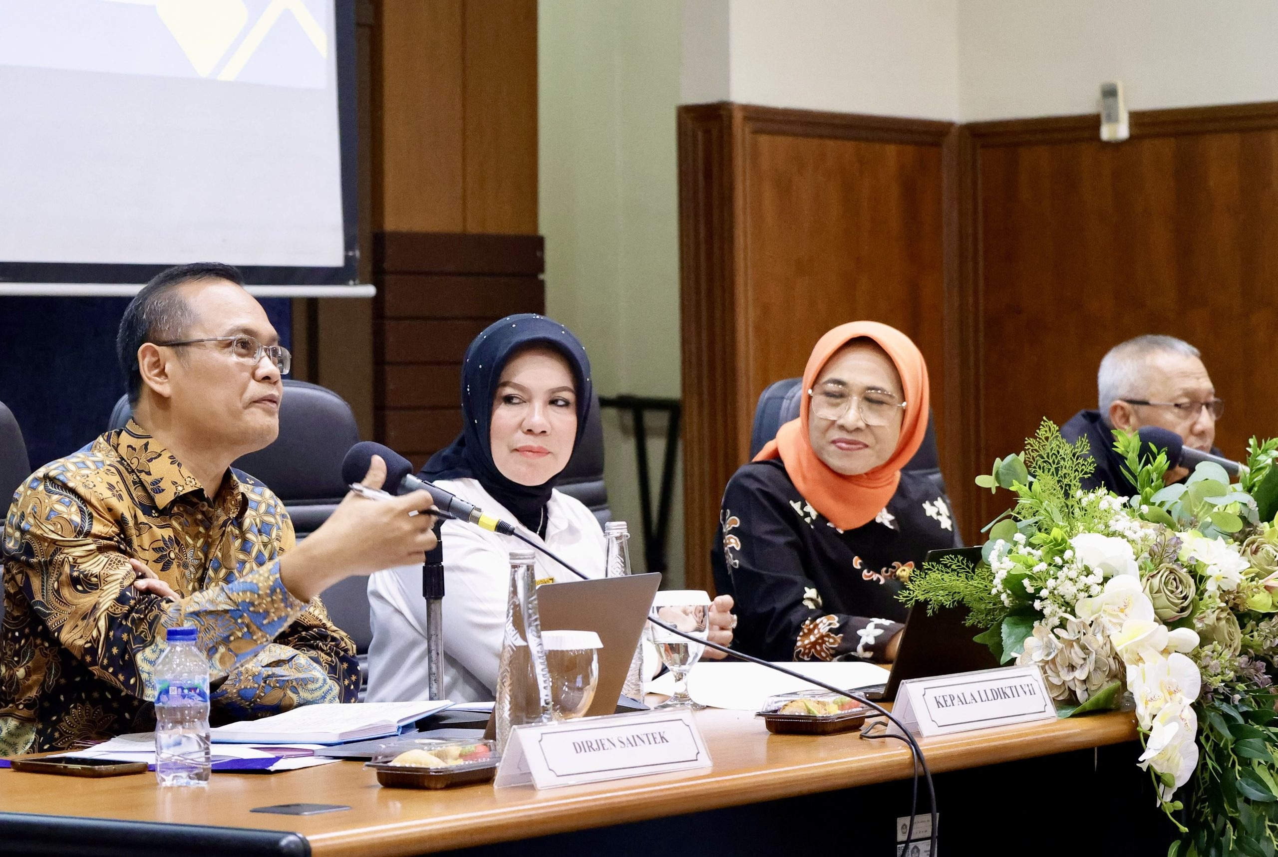 Kemdiktisaintek Dampingi Panja Komisi X DPR RI Bahas RUU Sisdiknas dalam Kunjungan Kerja ke LLDikti VII