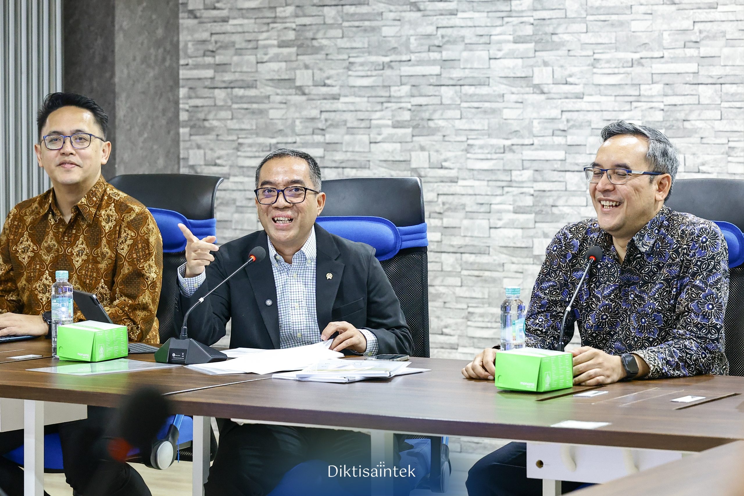 Ranking Naik 46%, Kemdiktisaintek Pacu Kolaborasi Kampus Menuju World Class University