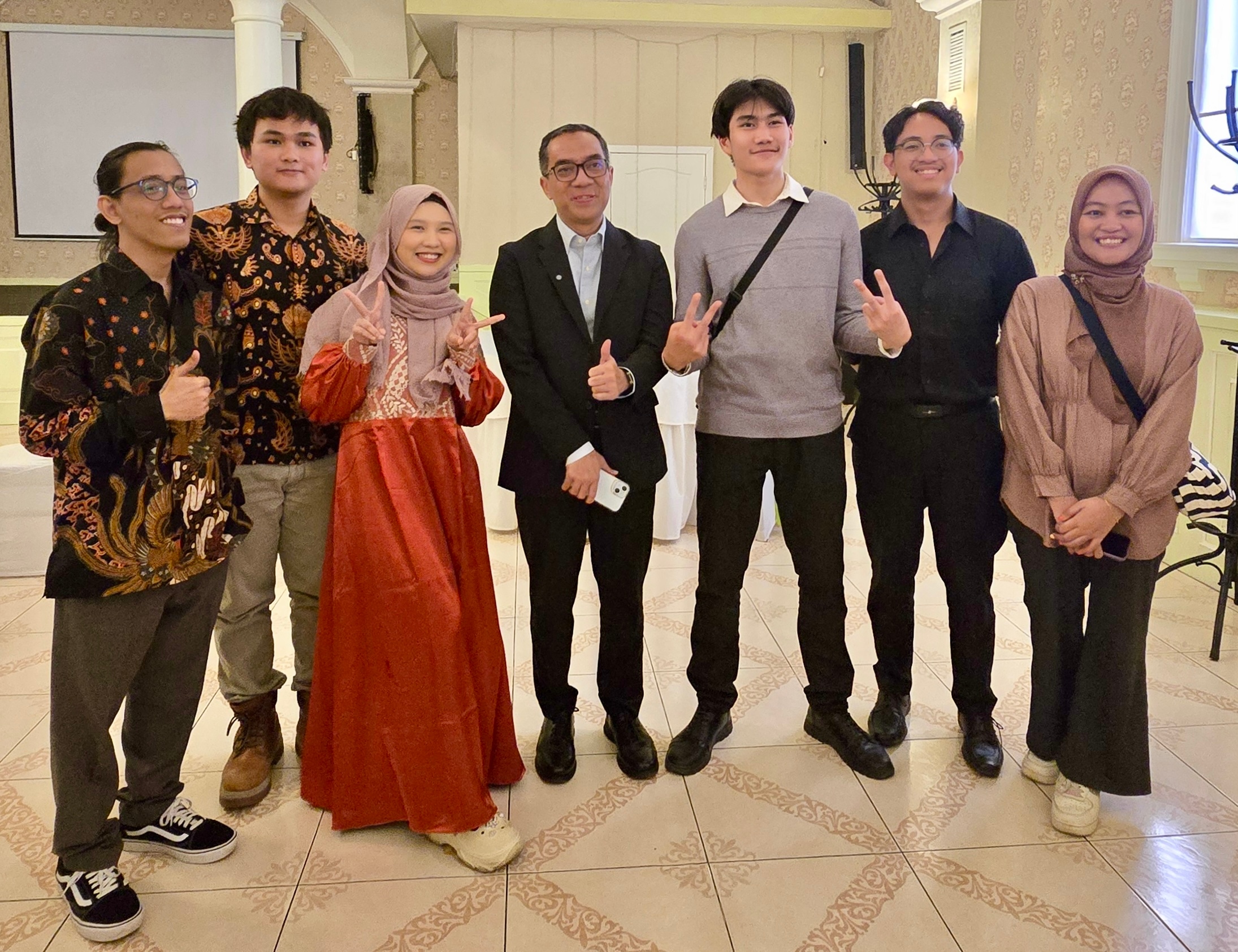 Mendiktisaintek Dengarkan Aspirasi Mahasiswa Indonesia di Saint Petersburg