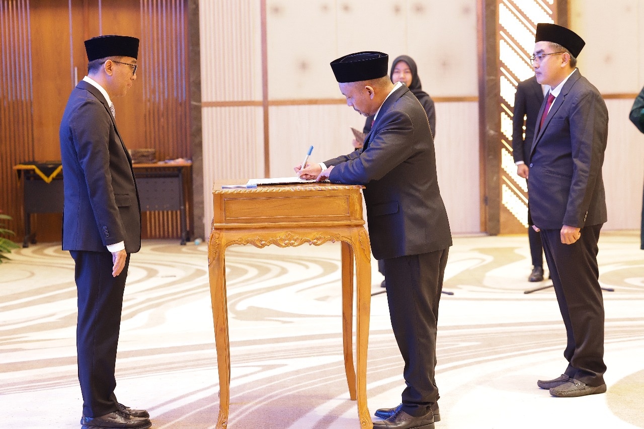 Pelantikan Direktur Politeknik Negeri Fakfak dan Pejabat Fungsional di Lingkungan Kemdiktisaintek