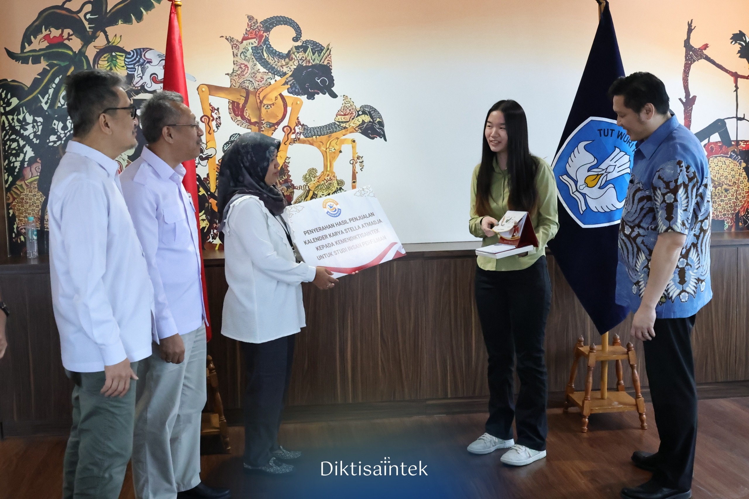 Kemdiktisaintek Bantu Salurkan Donasi dari Pemerhati Perfilman 