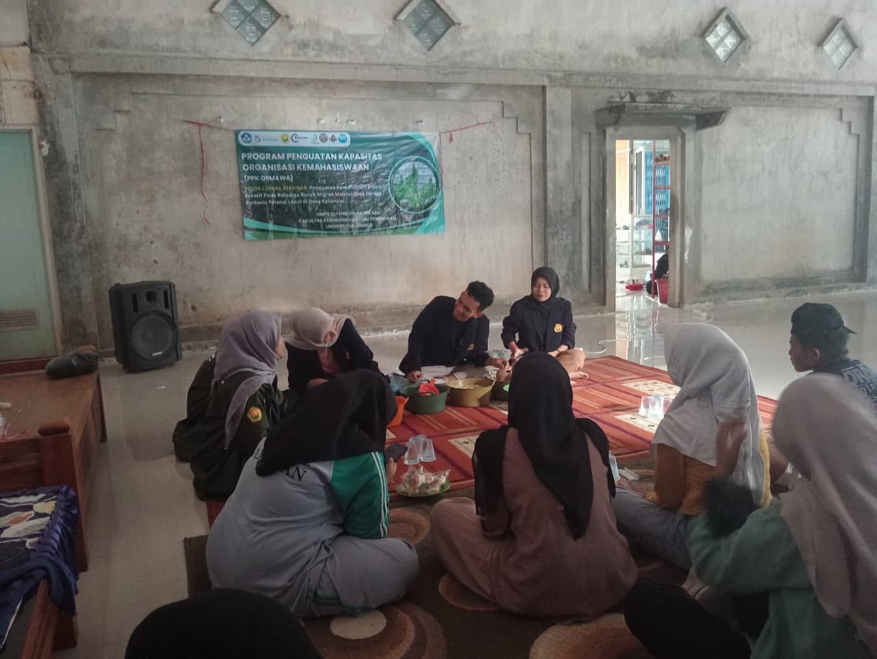 Tim Ormawa HMPS IPA ASE UNEJ Bawa Kalianyar Masuk Era Digital, UMKM Lokal Kini Tembus Pasar Lewat Pojok Cerdas Digital Marketing