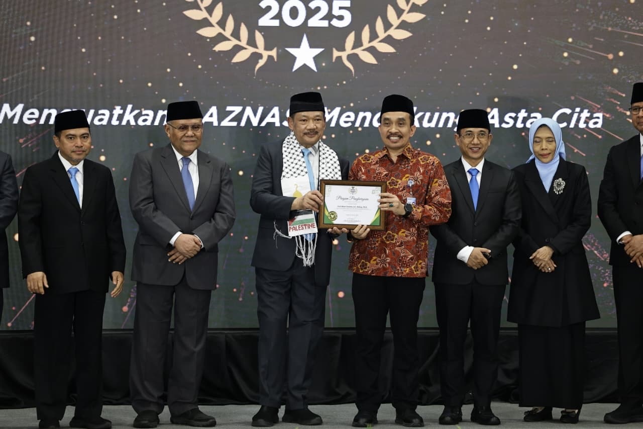 Mendiktisaintek Raih Penghargaan BAZNAS Awards 2025