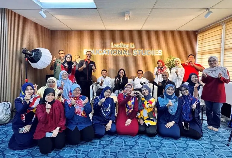 Dekan Fakultas Psikologi UNDIP Menjadi Invited Speaker dalam Putra Education Forum Series