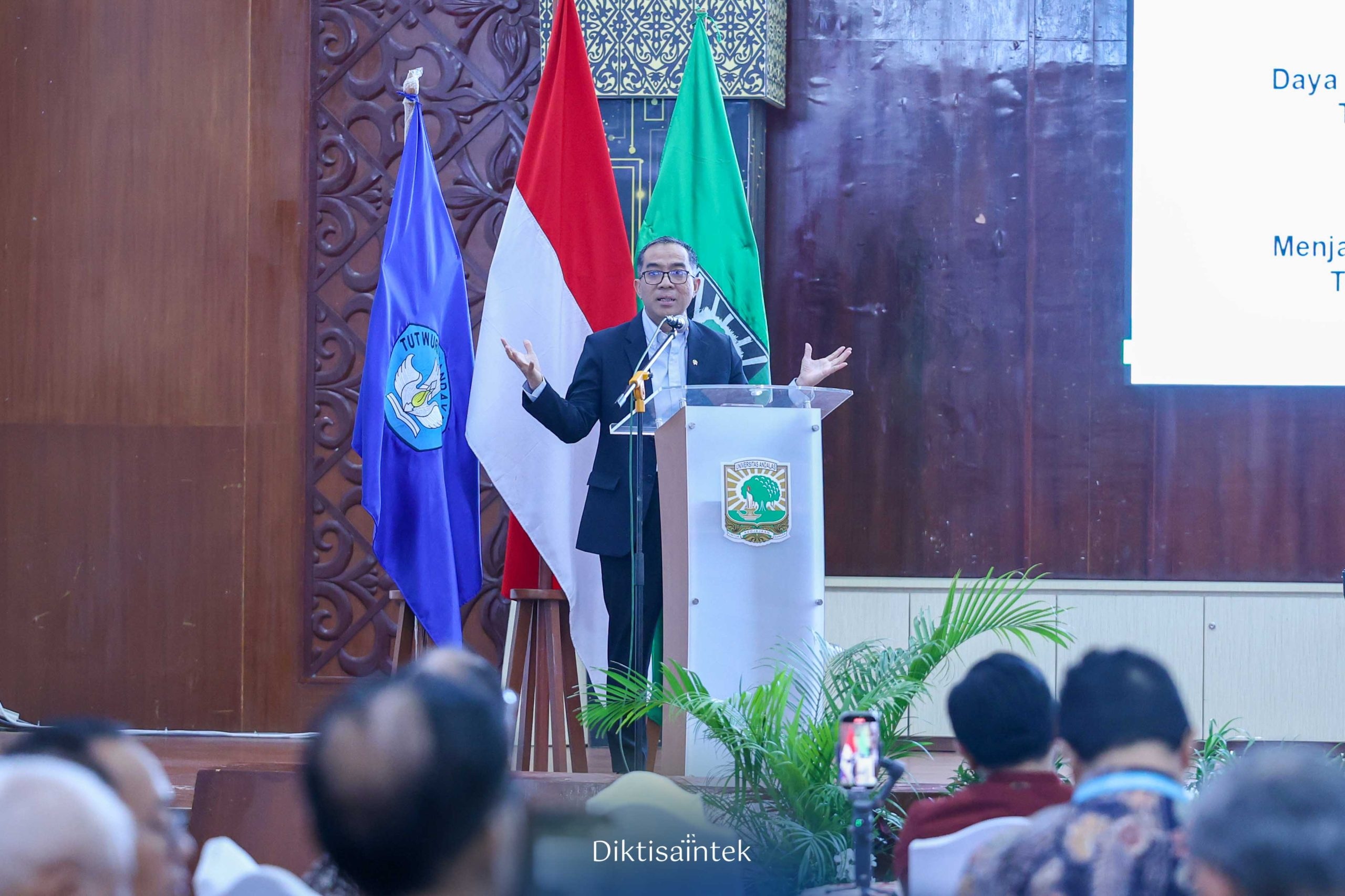 Mendiktisaintek Tegaskan Peran Guru Besar PTN BH