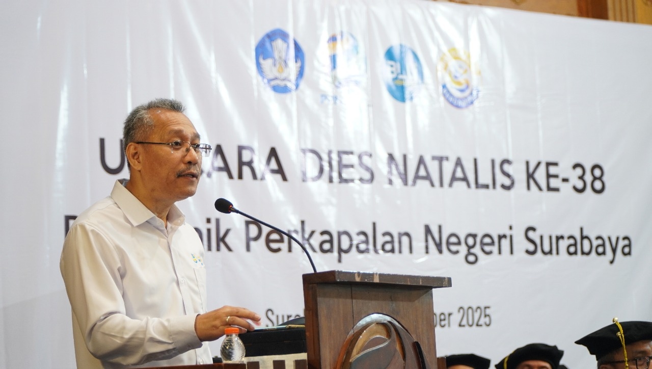 Sesjen Kemdiktisaintek Sampaikan Orasi Ilmiah tentang Kolaborasi Inovatif untuk Maritim Indonesia Berdampak di Dies Natalis PPNS