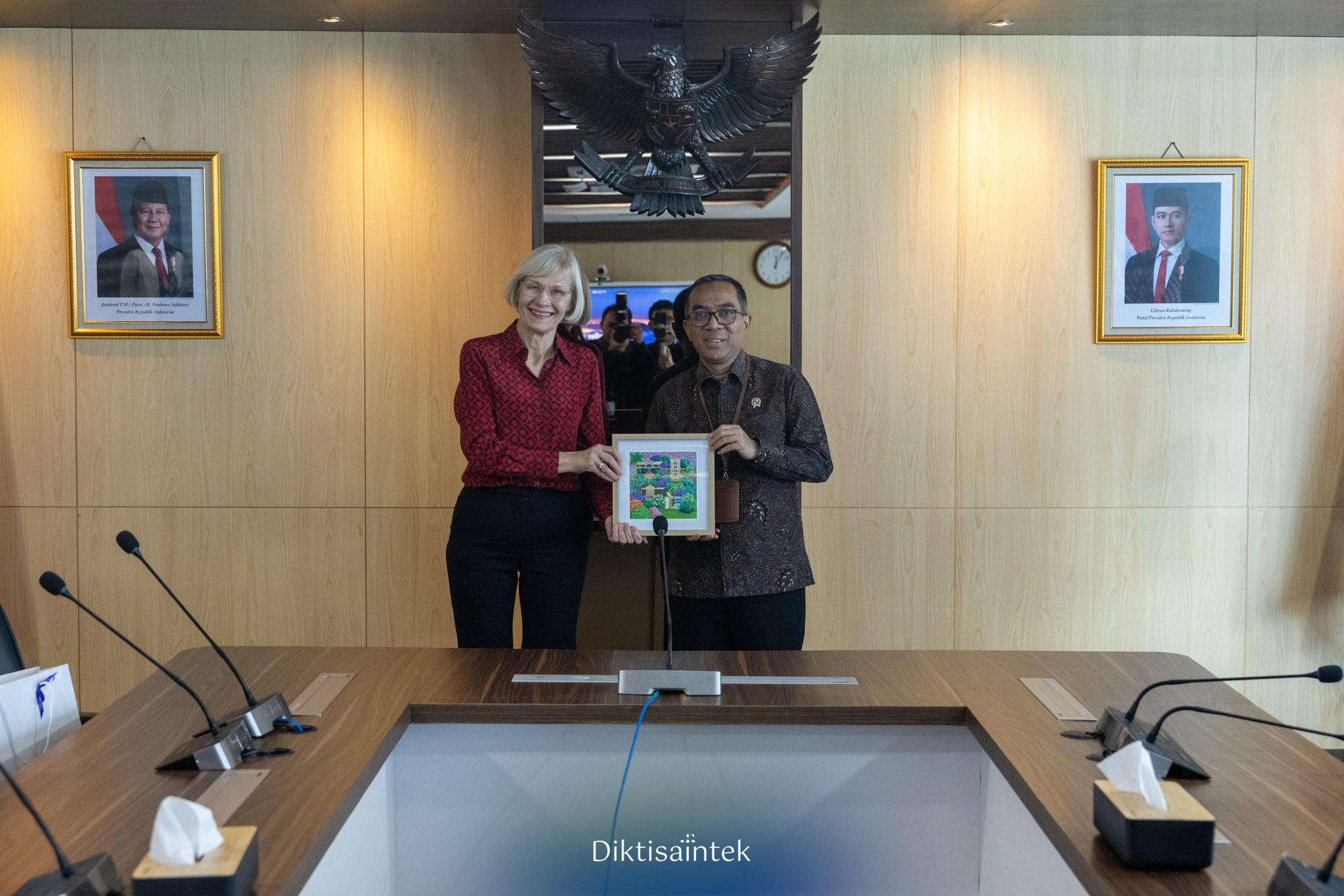 Kemdiktisaintek-University of Queensland Perluas Peluang Double Degree dan Riset Bersama