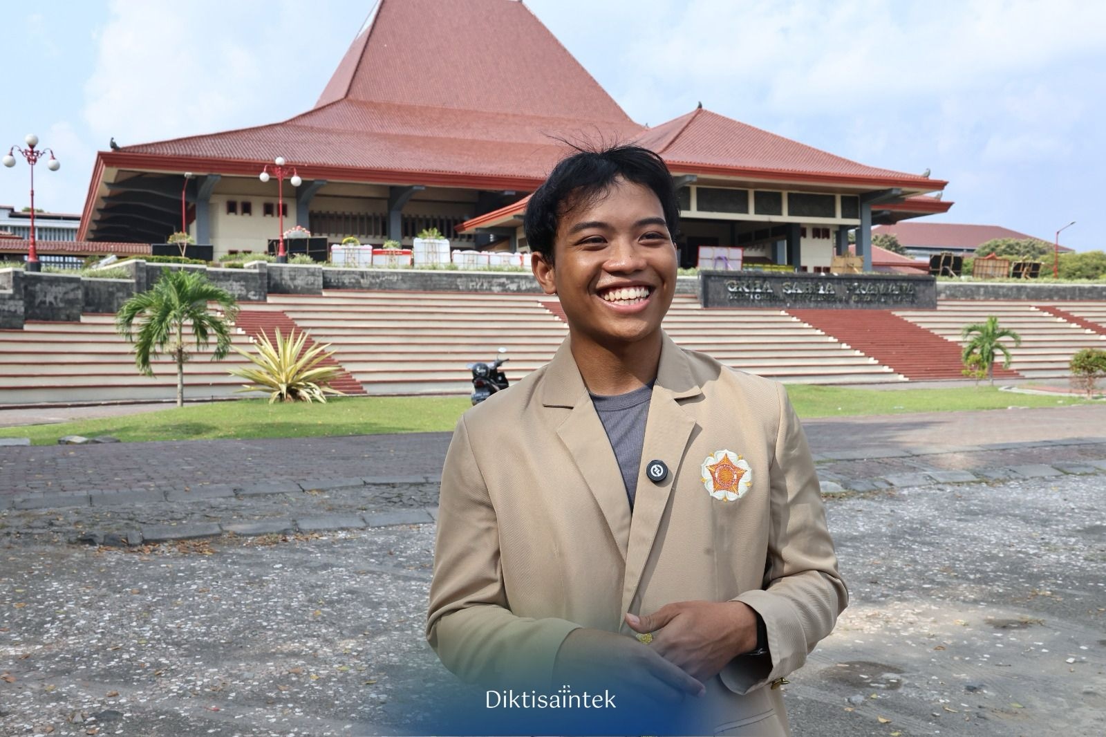 Berawal dari Mimpi, Kini Bertekad Bantu Sesama