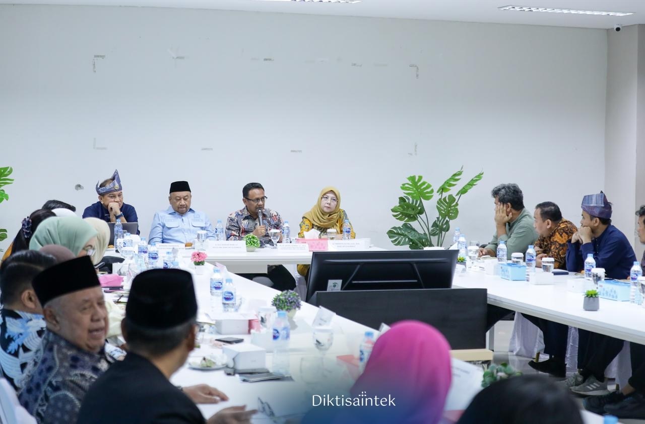 Kemdiktisaintek dan Komisi X DPR RI Jaring Aspirasi Perguruan Tinggi dalam Kunker Panja RUU Sisdiknas di Batam