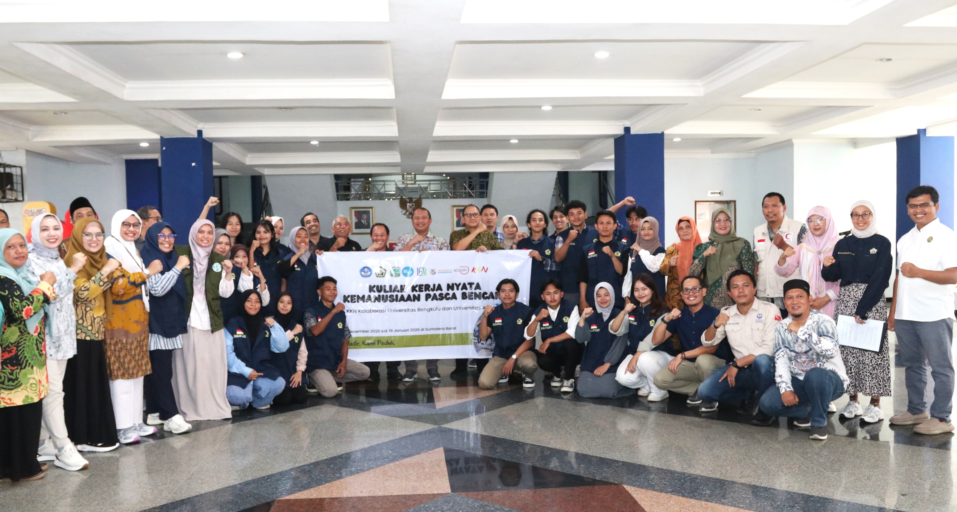 Unib Lepas 20 Mahasiswa KKN Tematik Kemanusiaan Pasca Bencana Banjir ke Sumbar