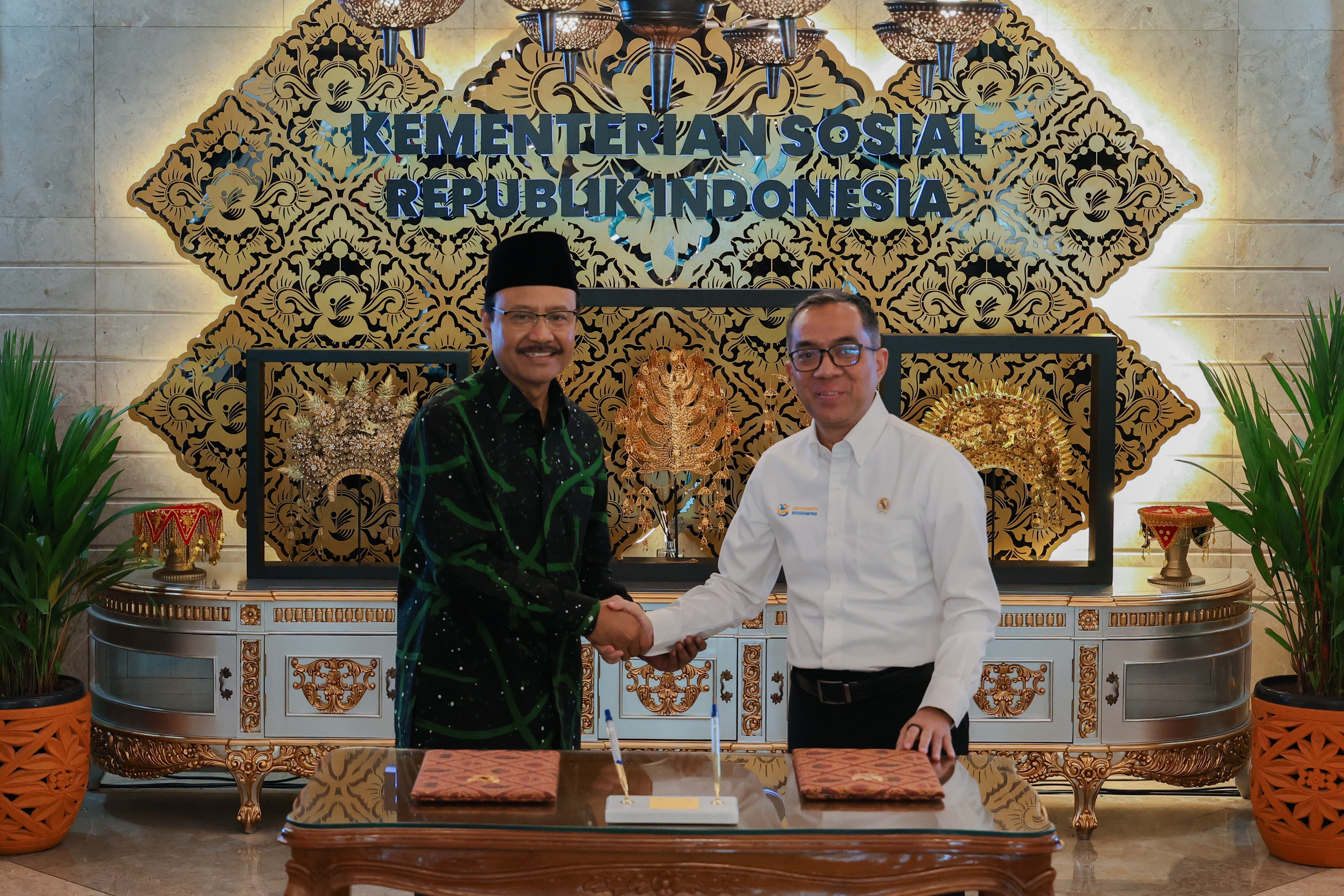 Kemdiktisaintek-Kemensos Tandatangani Adendum MoU, Buka Akses Pendidikan Tinggi Lulusan Siswa Sekolah Rakyat