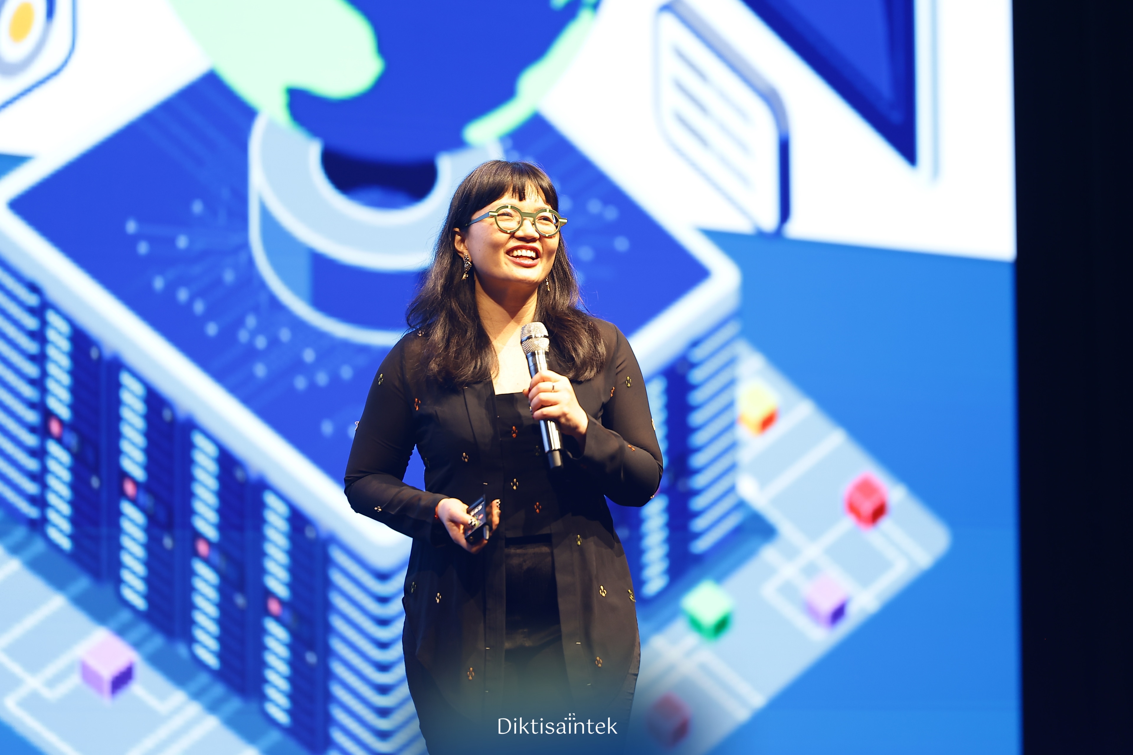 Wamen Stella Paparkan Cara untuk Kejar Kesenjangan Pemanfaatan AI