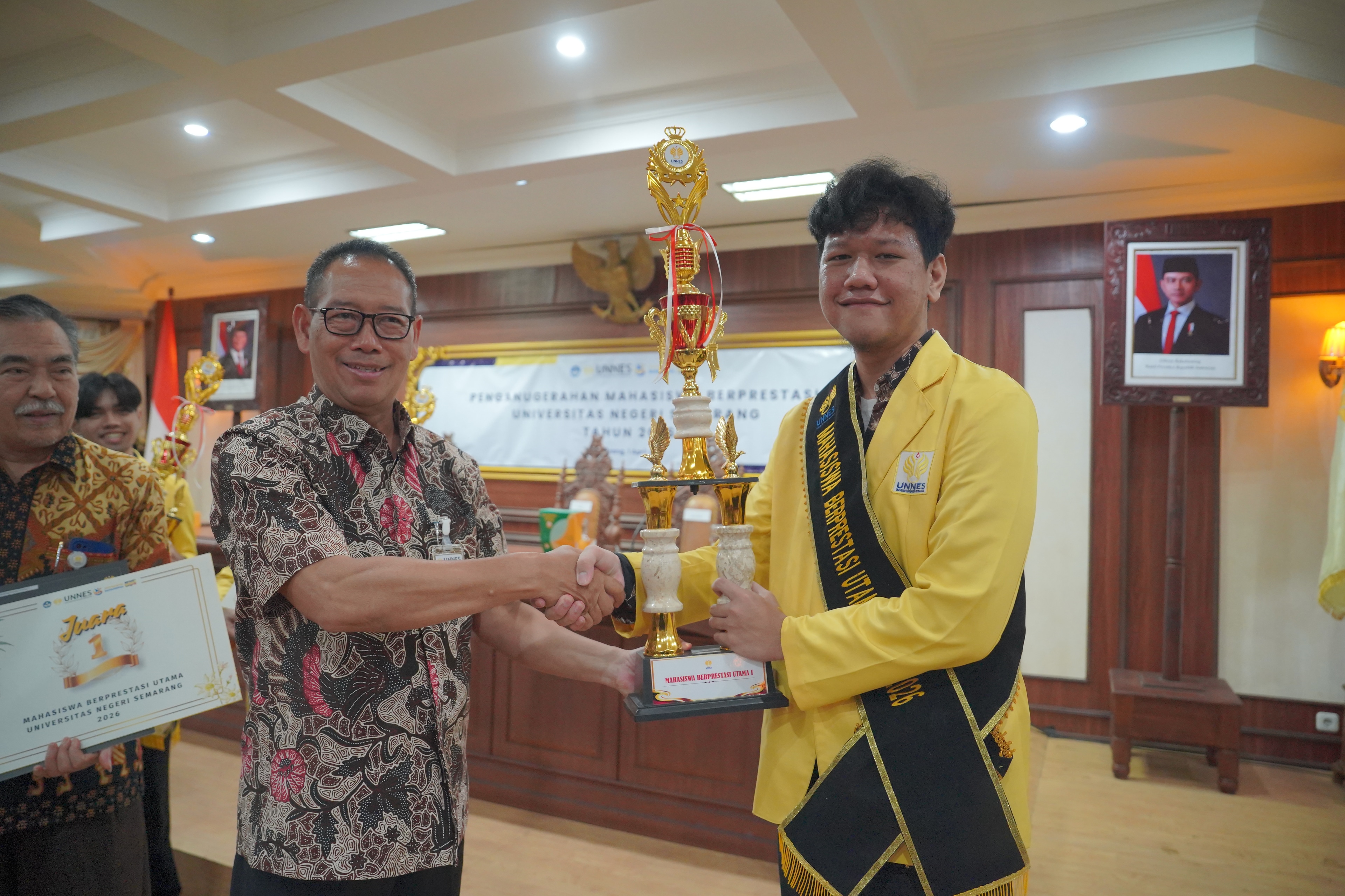 Jadi Mapres Terbaik UNNES, Ari Praneza Siap Jadi Agen Perubahan