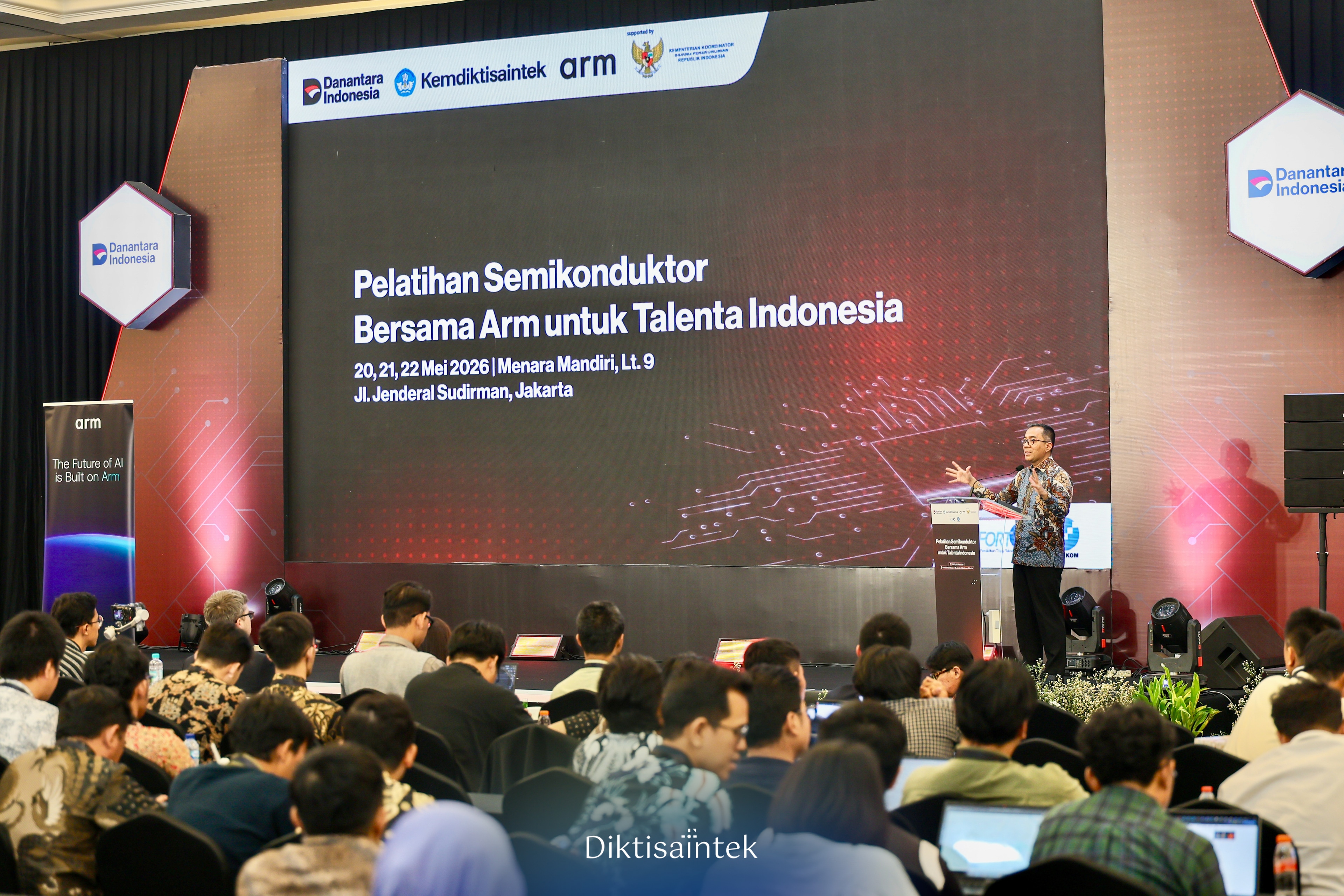 Kemdiktisaintek Siapkan Talenta Muda, Kembangkan Industri Semikonduktor Nasional