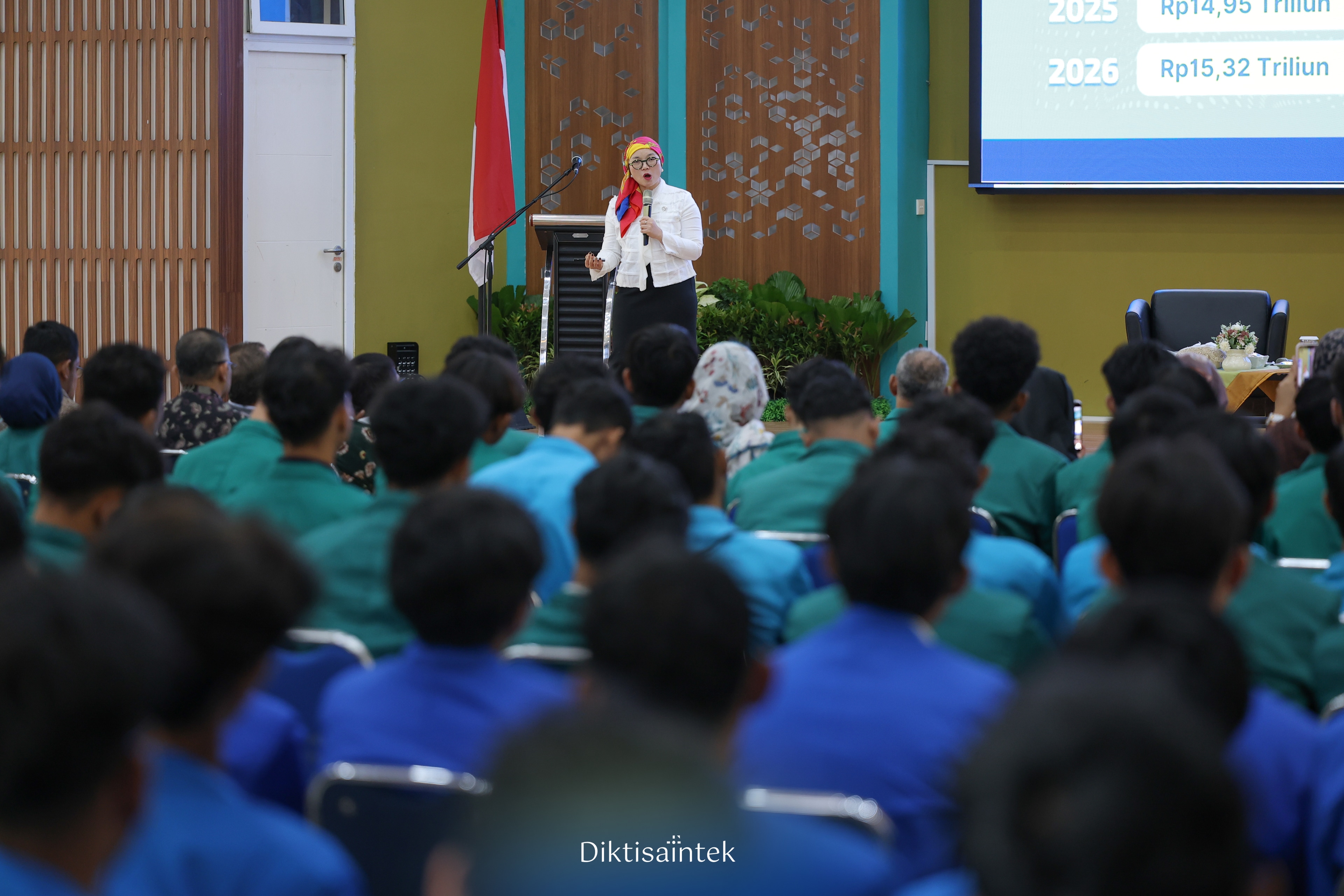Kemdiktisaintek Gelar Dialog Bersama Mahasiswa Penerima KIP Kuliah di Aceh